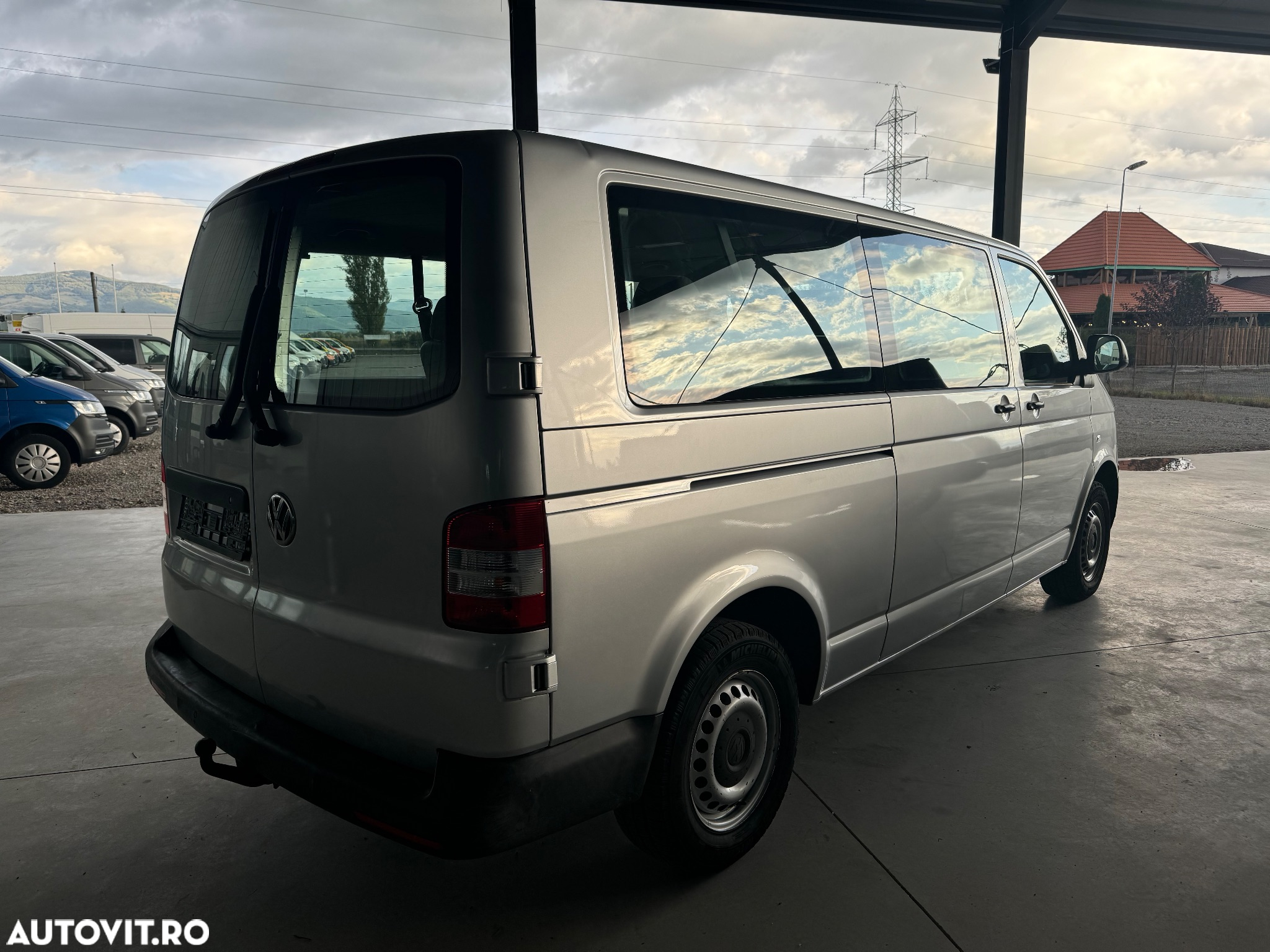 Volkswagen Caravelle - 3