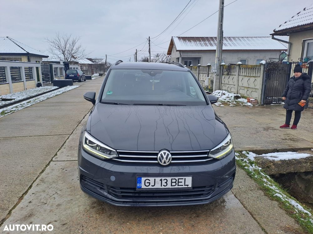 Volkswagen Touran - 1