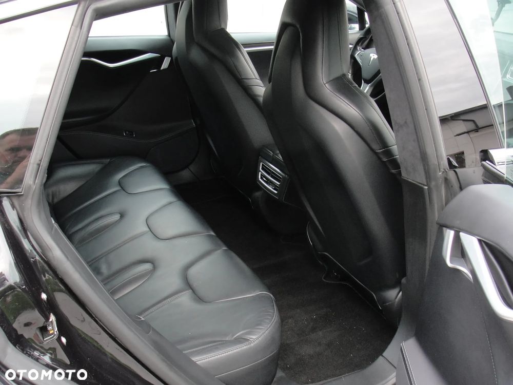 Tesla Model S - 10