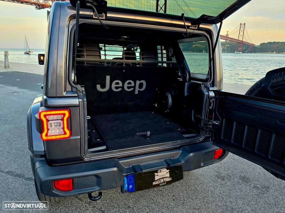 Jeep Wrangler - 11