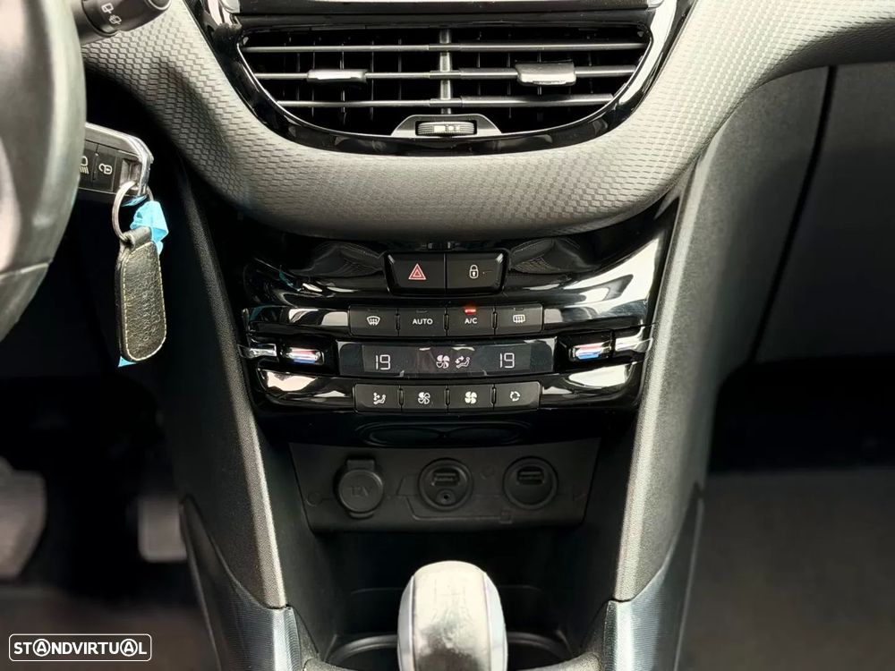 Peugeot 2008 1.6 e-HDi Allure - 16