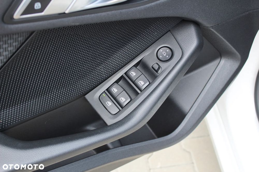 BMW Seria 2 218i - 9