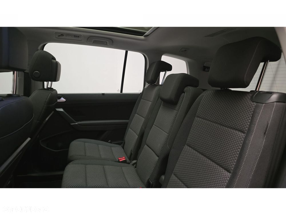 Volkswagen Touran - 23