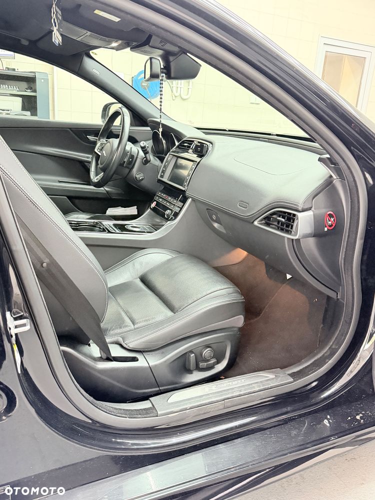 Jaguar F-Pace 2.0 i4D RWD R-Sport - 12