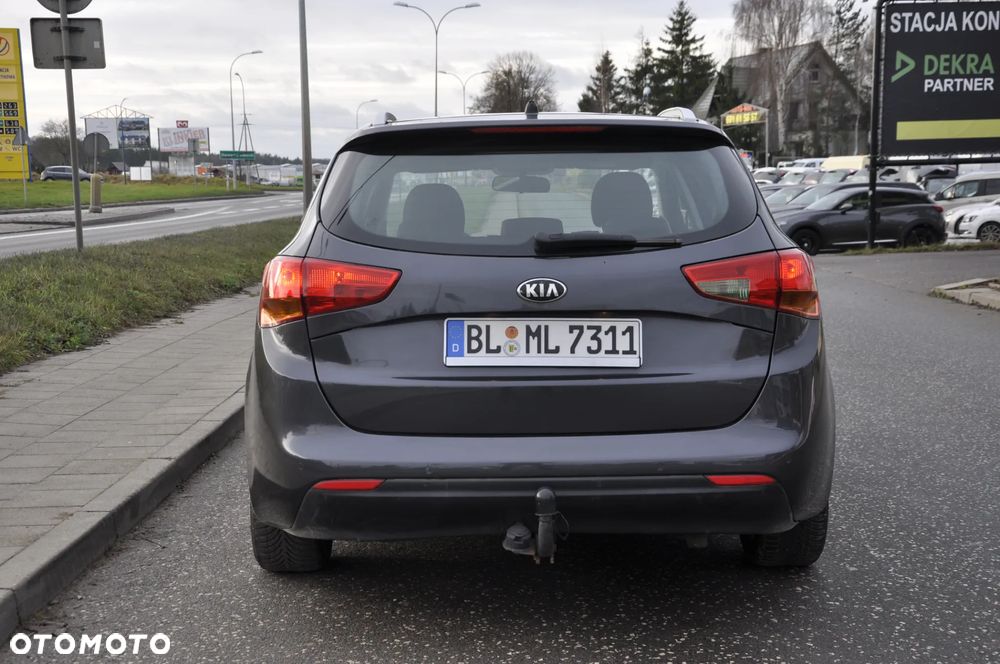 Kia Ceed 1.6 CRDi 128 Fifa World Cup Edition - 4