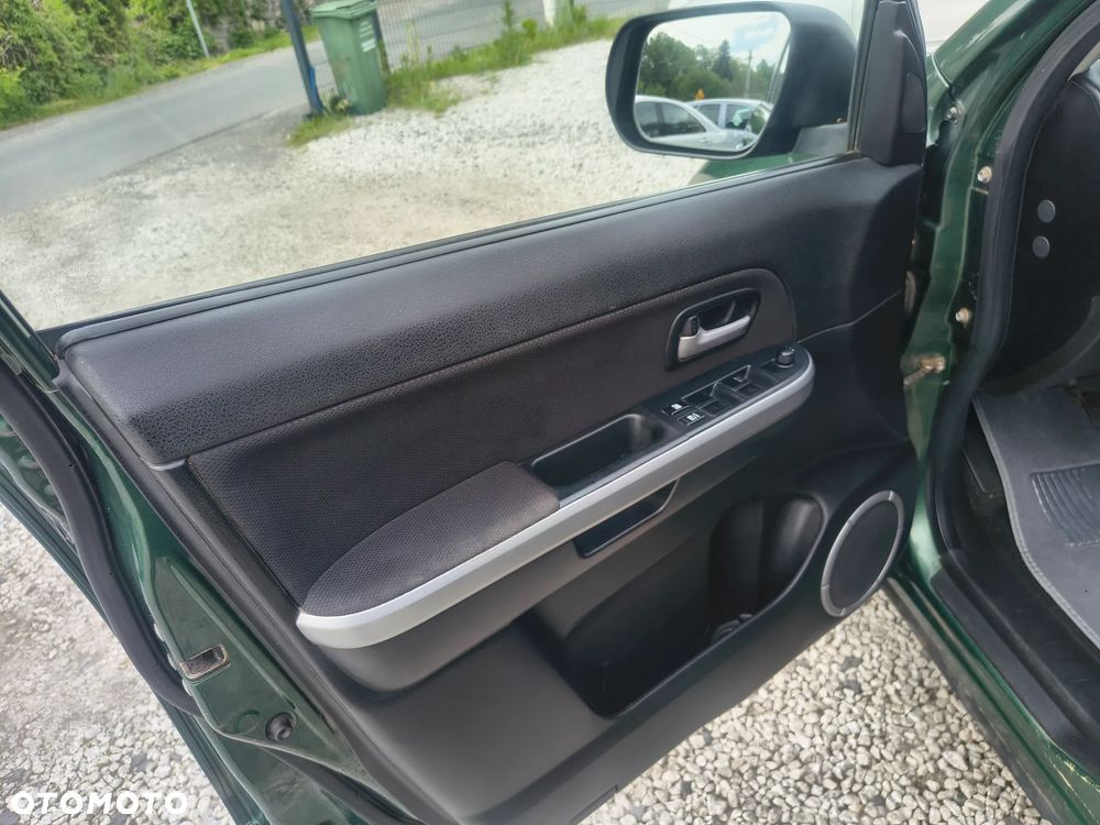 Suzuki Grand Vitara 2.0 Comfort Style - 14