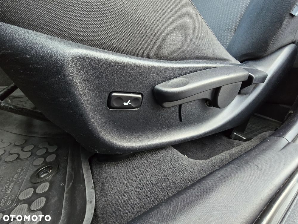 Toyota Avensis 2.0 D-4D Premium - 20