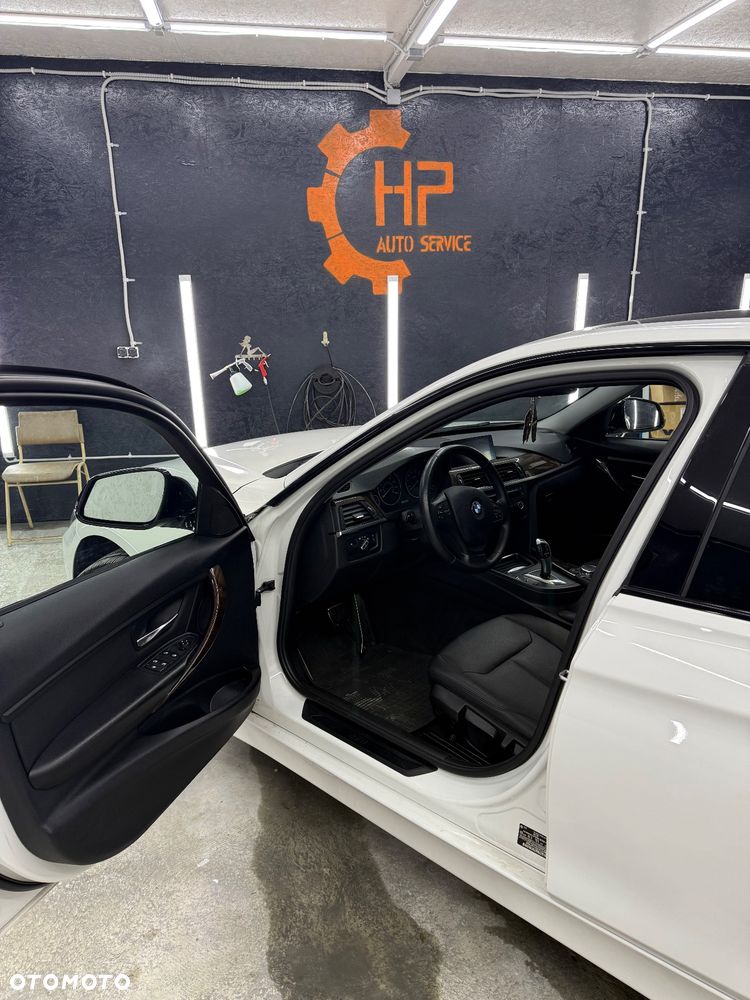 BMW Seria 3 320i - 12