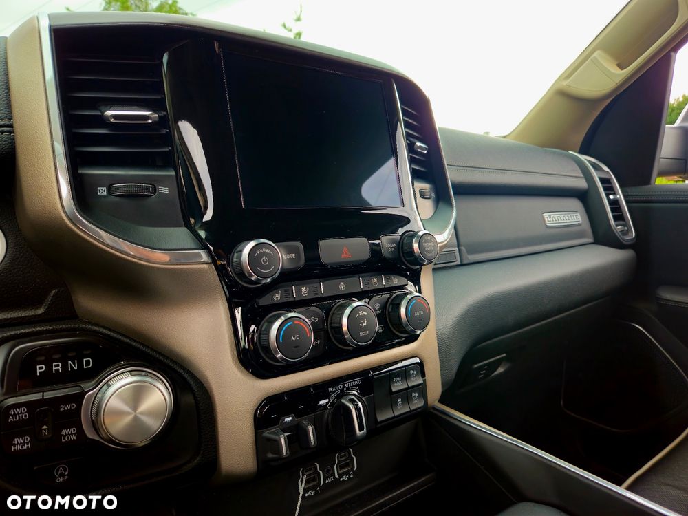 RAM 1500 5.7 Crew Cab Longbed Laramie Chrome - 39