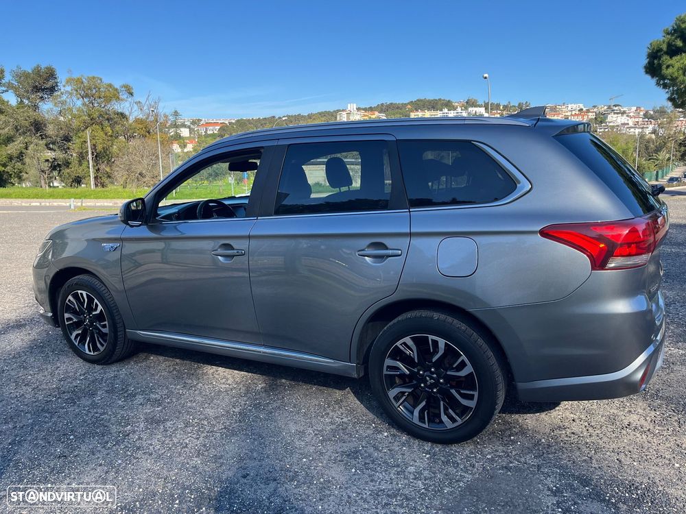 Mitsubishi Outlander - 3