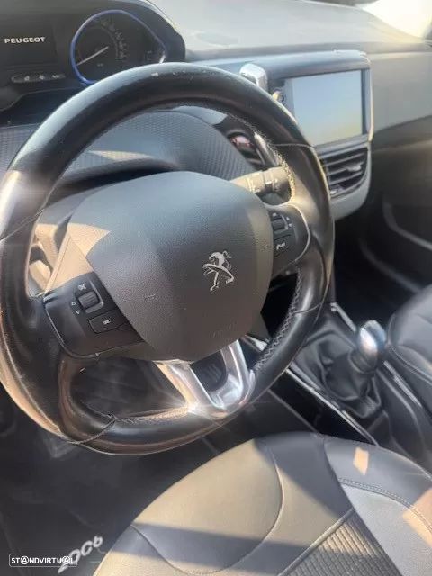 Peugeot 2008 1.2 PureTech Allure - 15