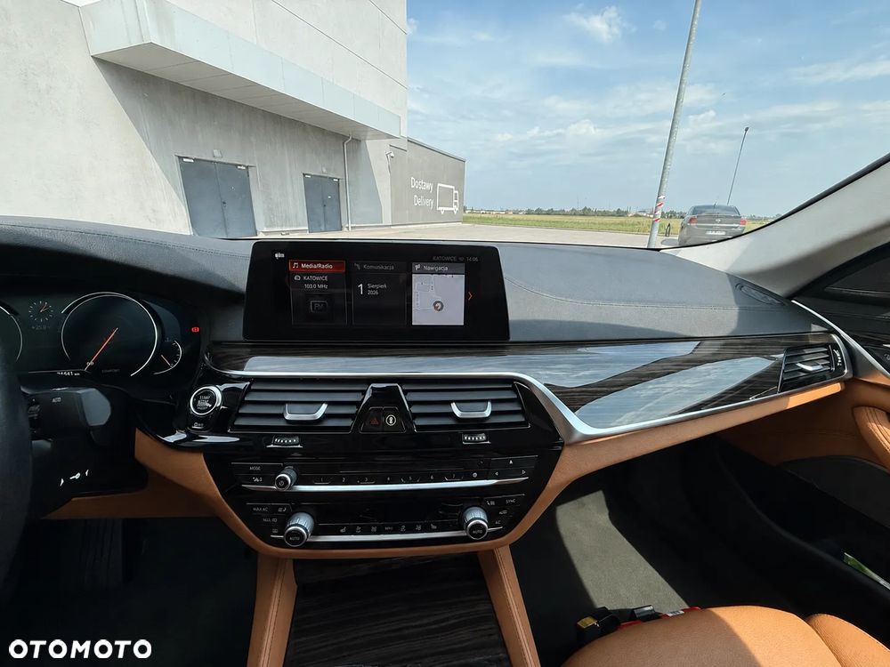 BMW Seria 5 530i xDrive - 14