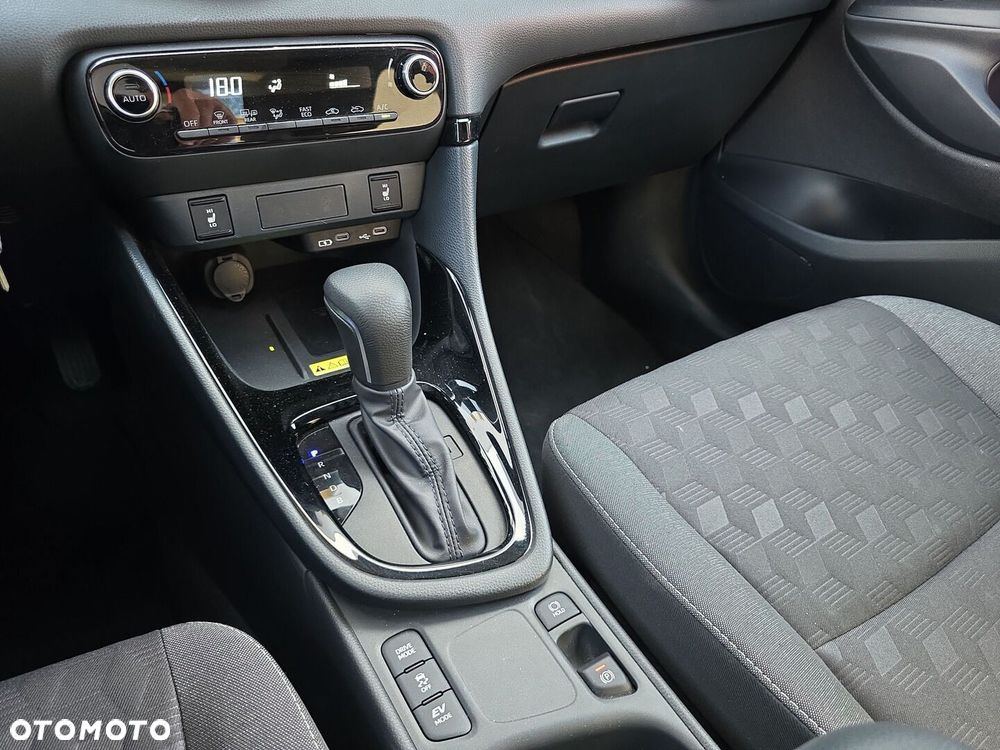 Toyota Yaris Hybrid 1.5 Style - 13