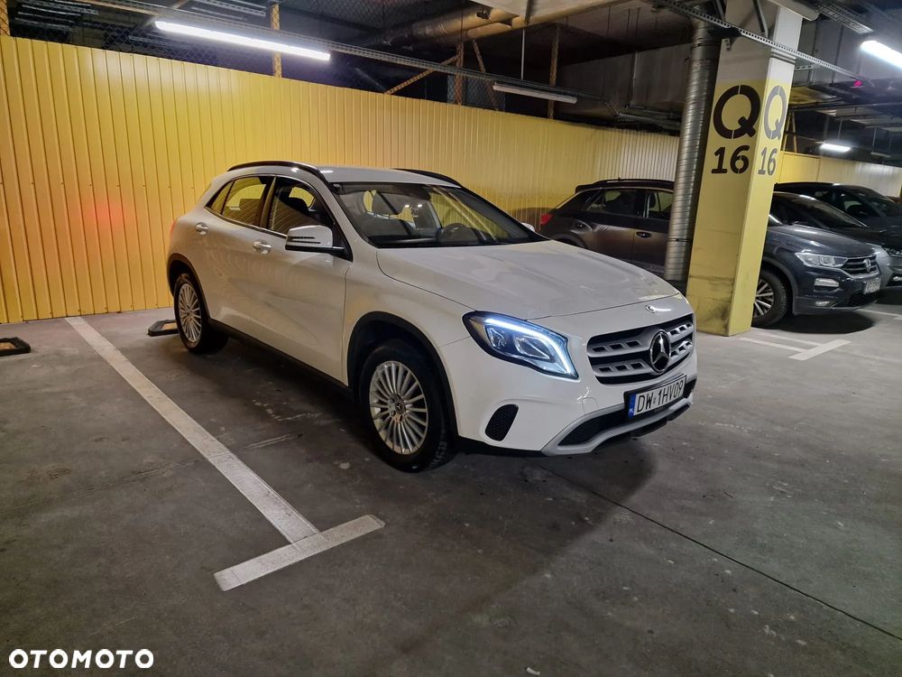 Mercedes-Benz GLA 180 7G-DCT - 13