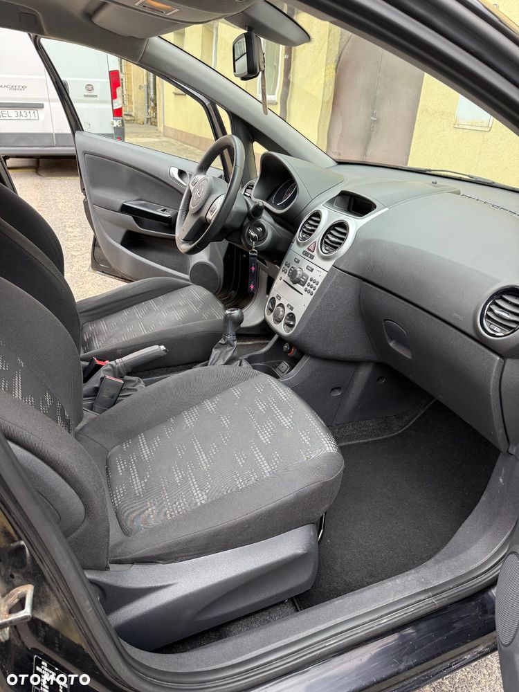 Opel Corsa 1.4 16V Satellite - 12
