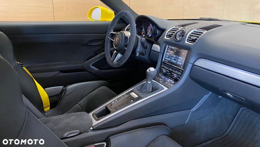 Porsche Cayman GT4 - 8