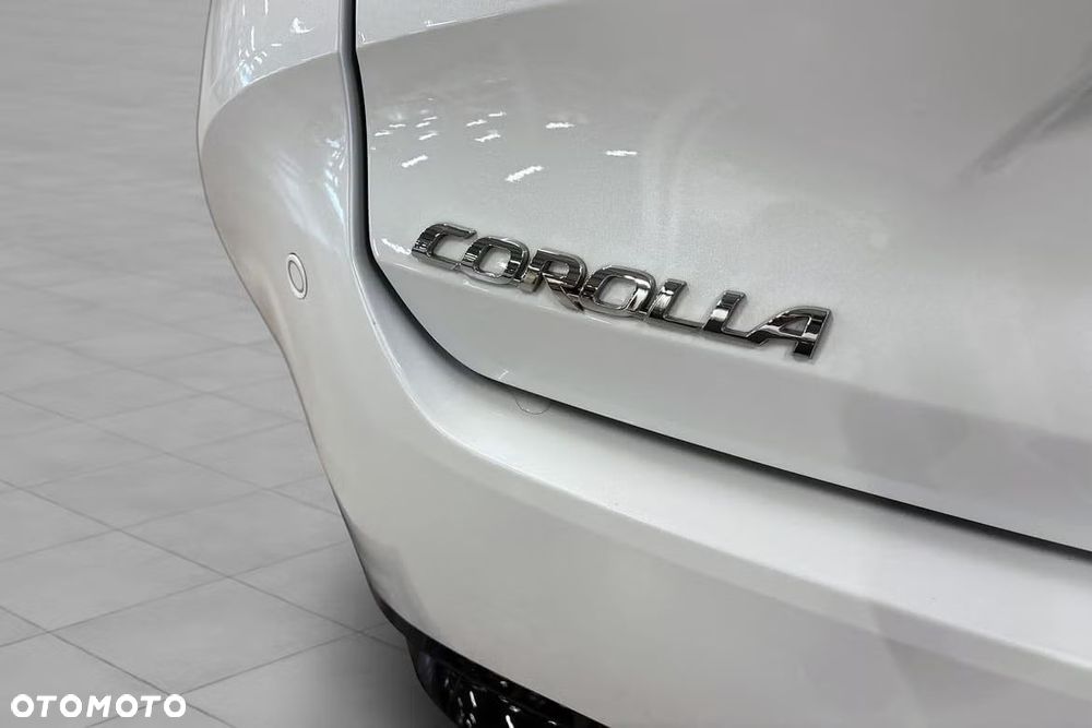 Toyota Corolla 1.8 Hybrid Team Deutschland - 10