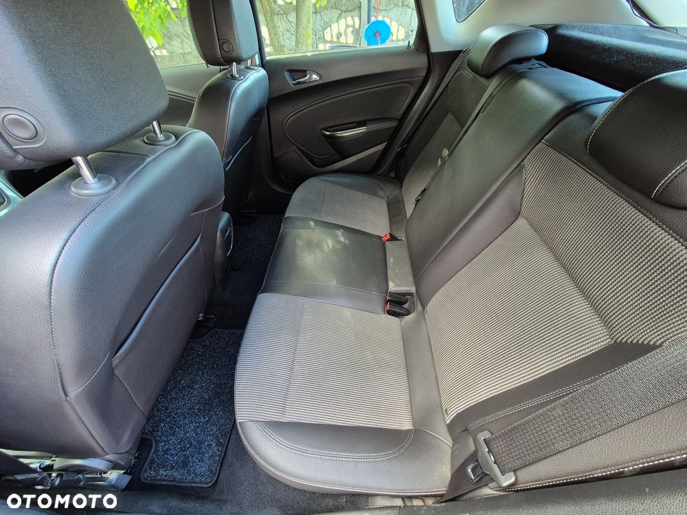 Opel Astra 1.6 Turbo Cosmo - 32