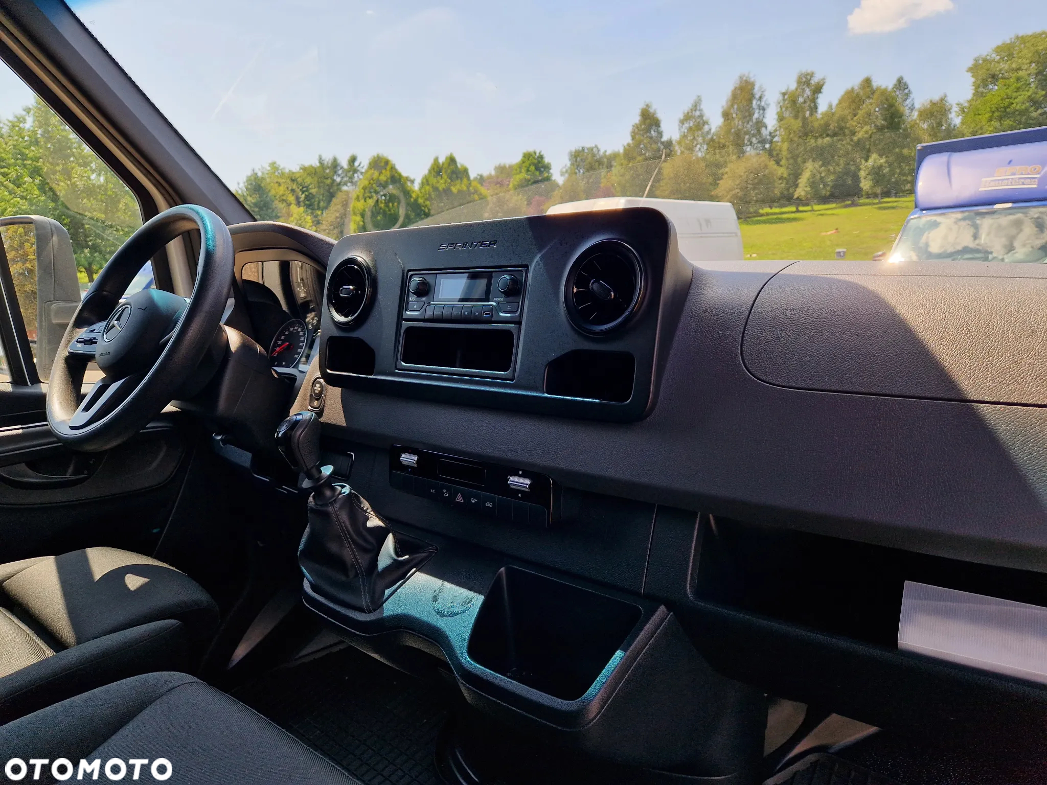 Mercedes-Benz Sprinter - 15