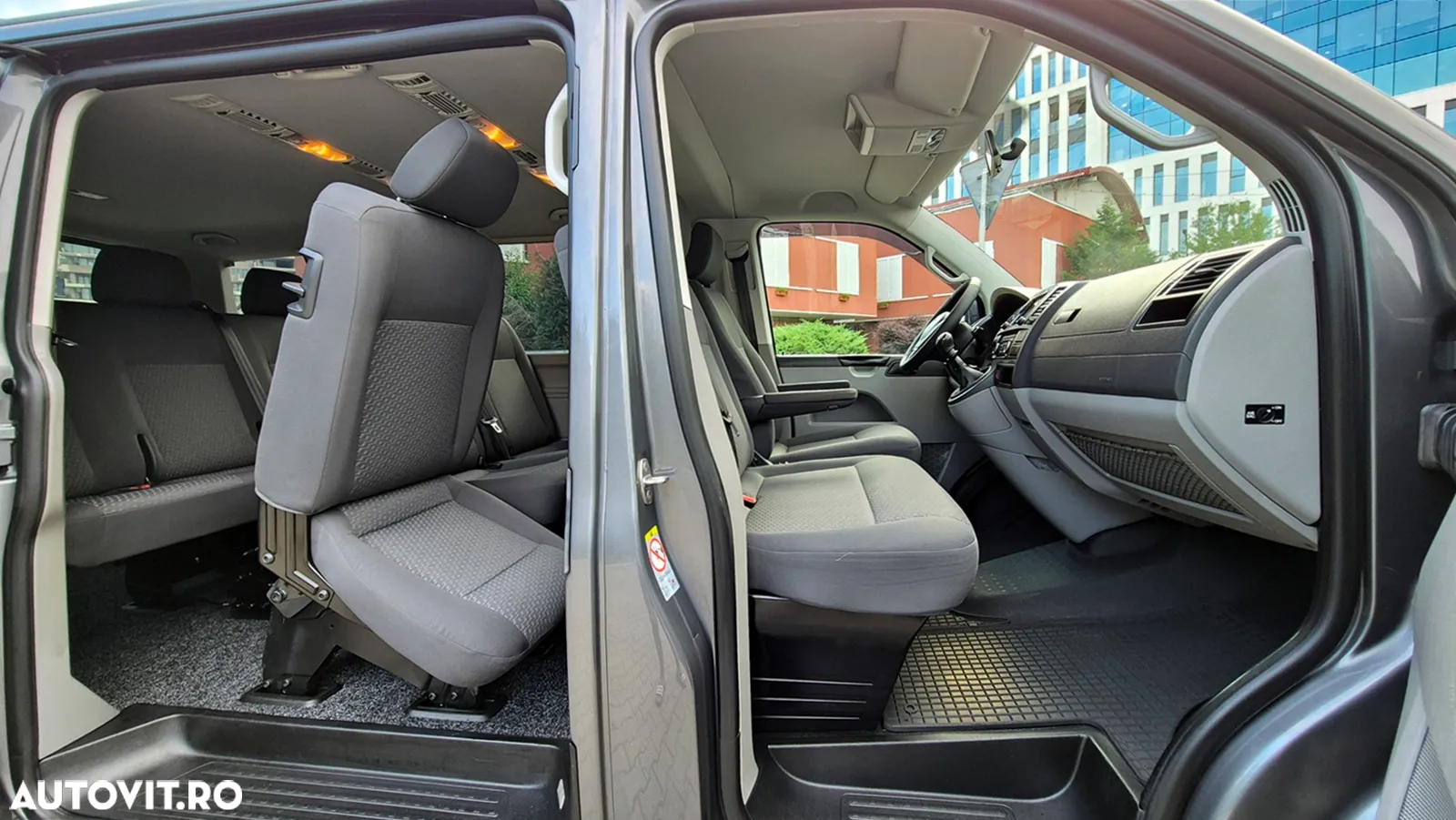 Volkswagen Caravelle - 10