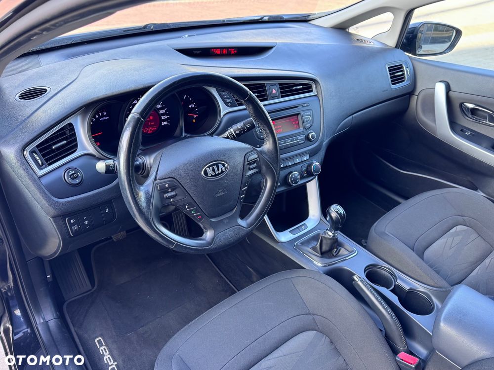 Kia Ceed 1.6 GDI ISG Dream-Team Edition - 25