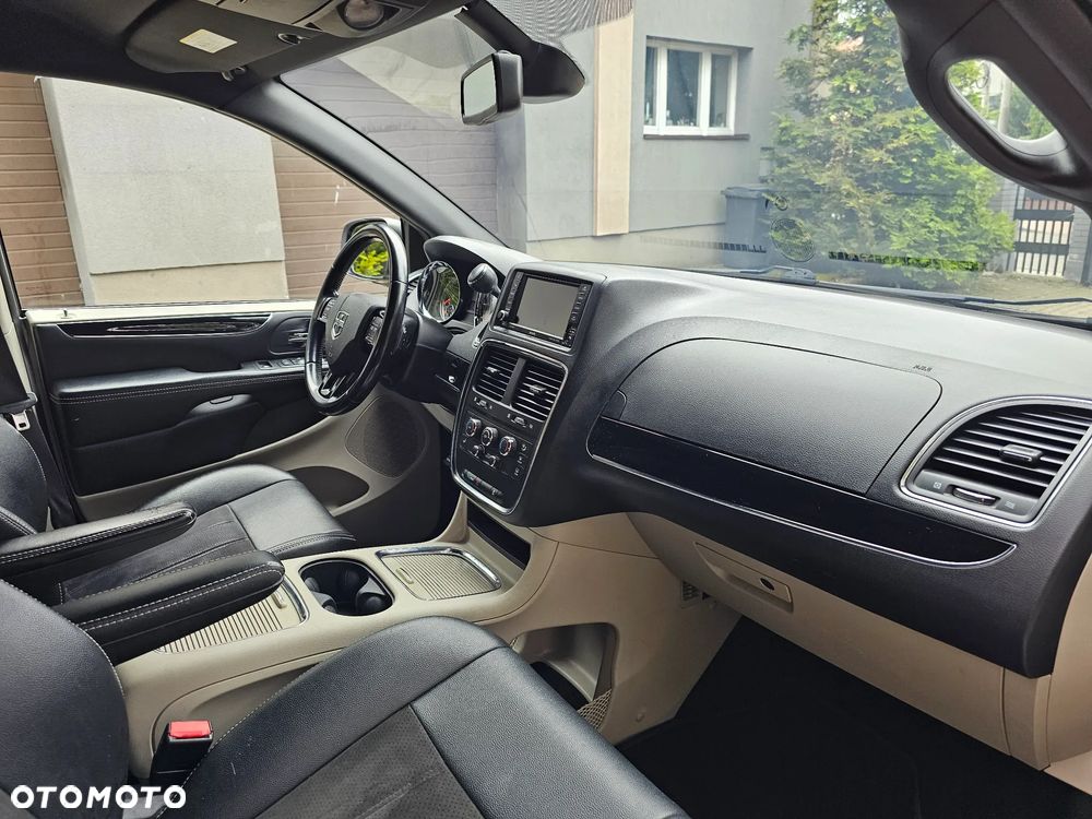 Dodge Grand Caravan - 12