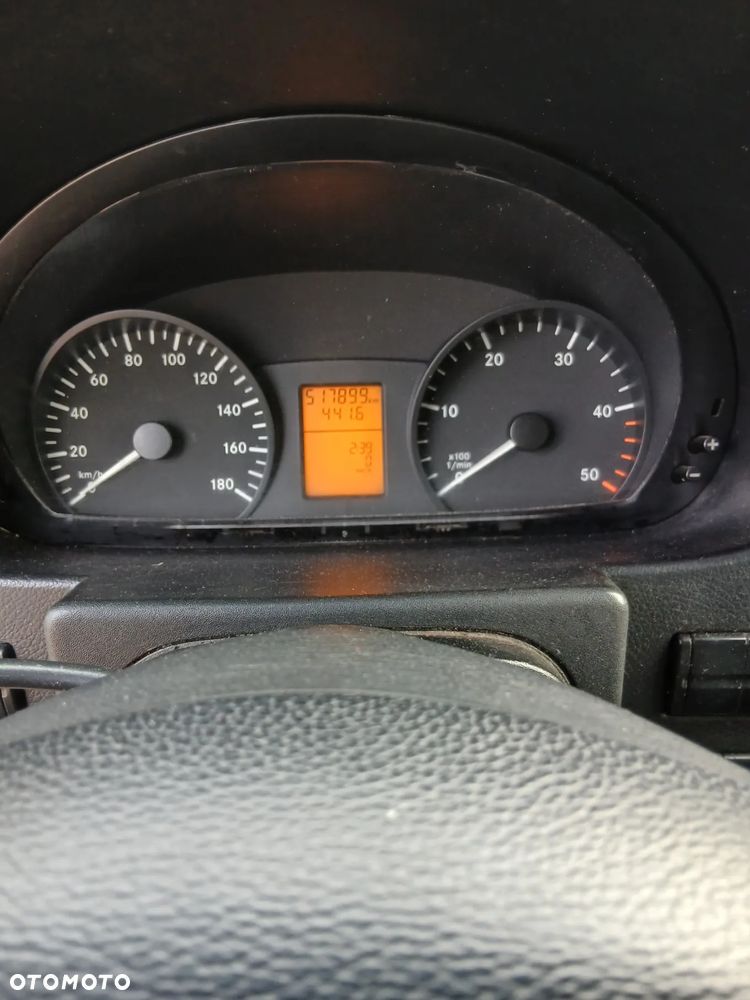 Mercedes-Benz Sprinter - 8