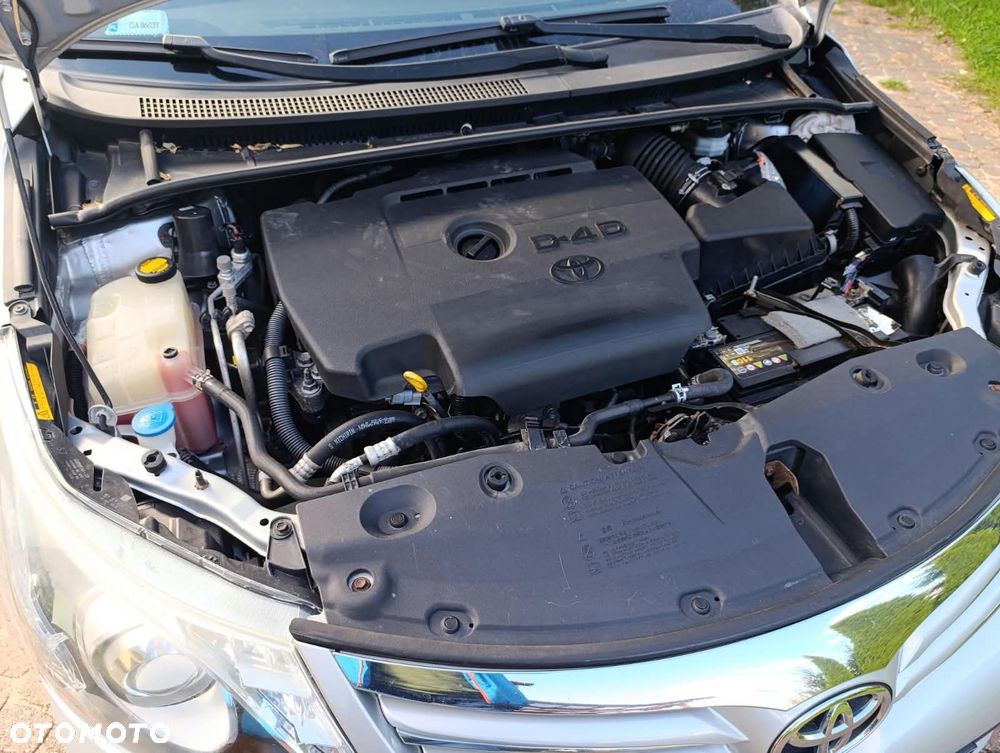 Toyota Avensis 2.0 D-4D Premium - 13