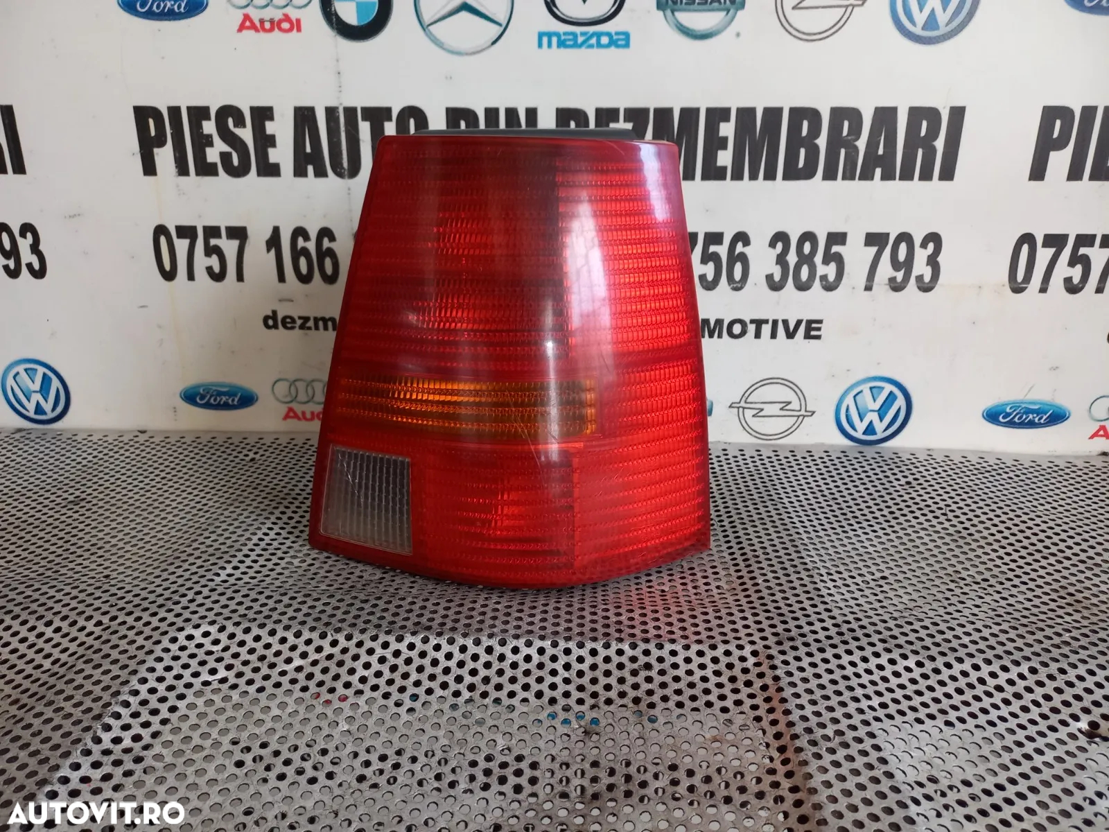 Lampa Stop Tripla Dreapta Vw Golf 4 lV Varianta Combi Break - Dezmembrari Arad - 3