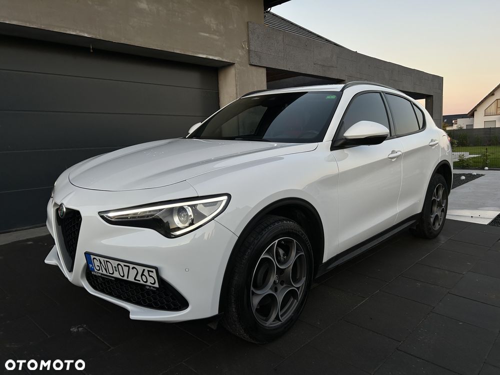 Alfa Romeo Stelvio - 1