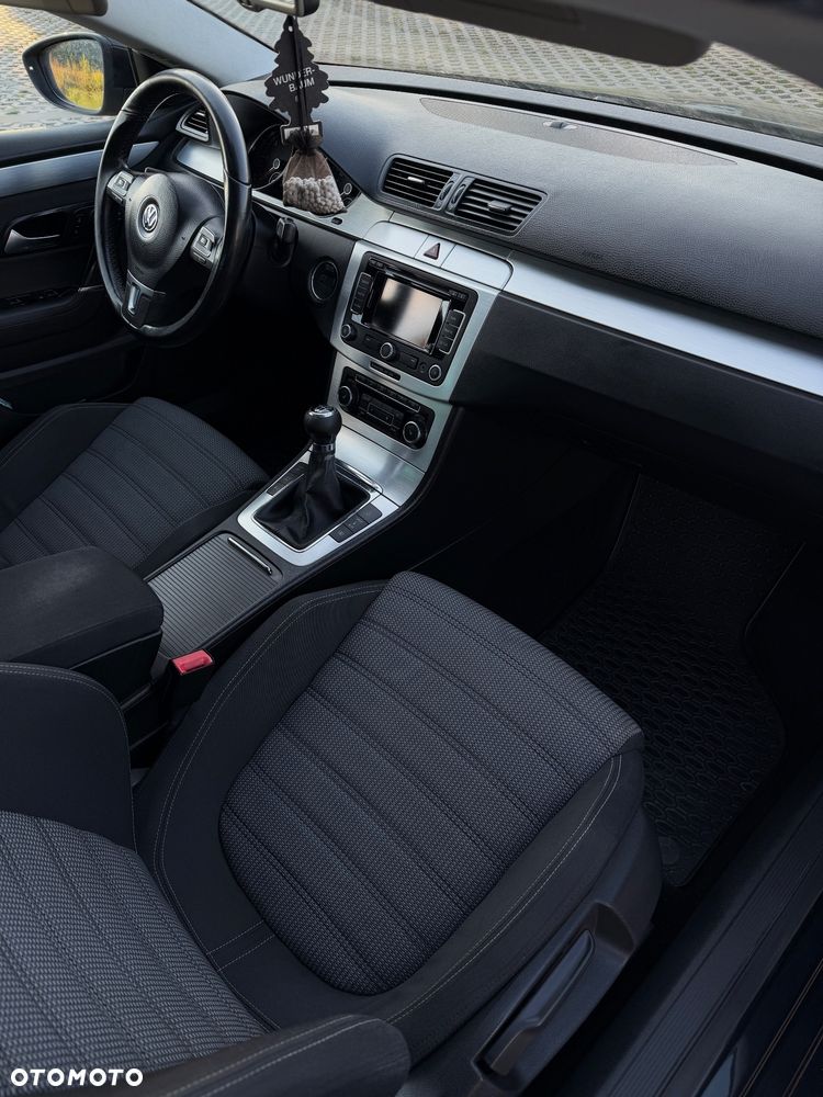 Volkswagen Passat - 8