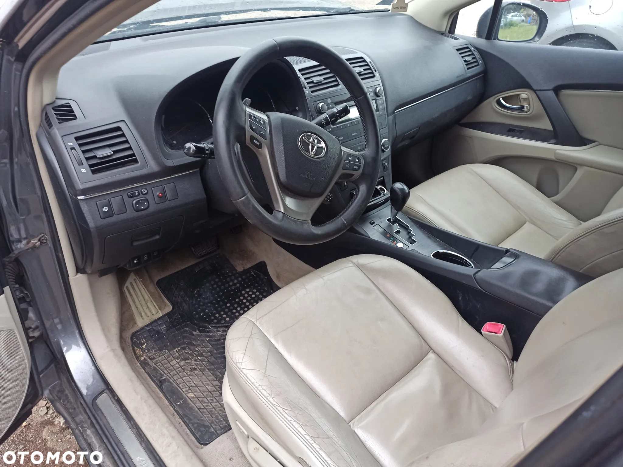 Toyota Avensis 2.0 Premium MS - 12