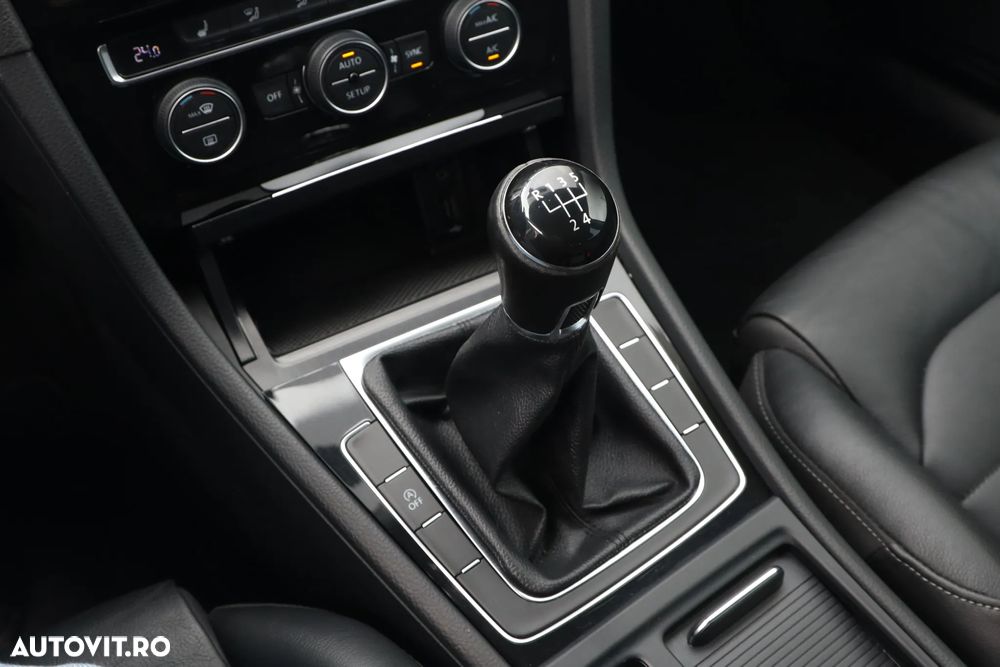 Volkswagen Golf 1.6 TDI DPF BlueMotion Technology Highline - 16