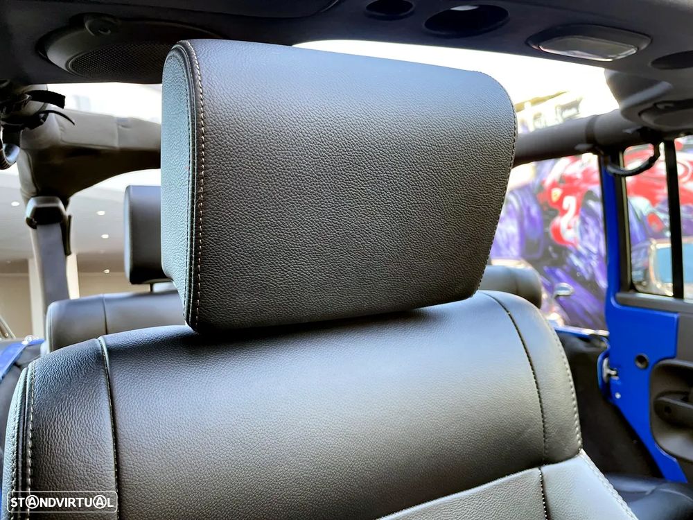Jeep Wrangler 2.8 CRD ATX Sport - 36