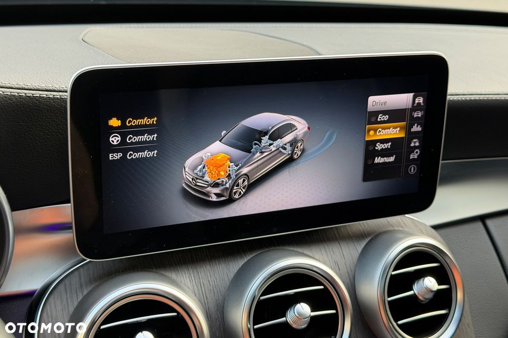 Mercedes-Benz Klasa C 300 4MATIC 9G-TRONIC - 23