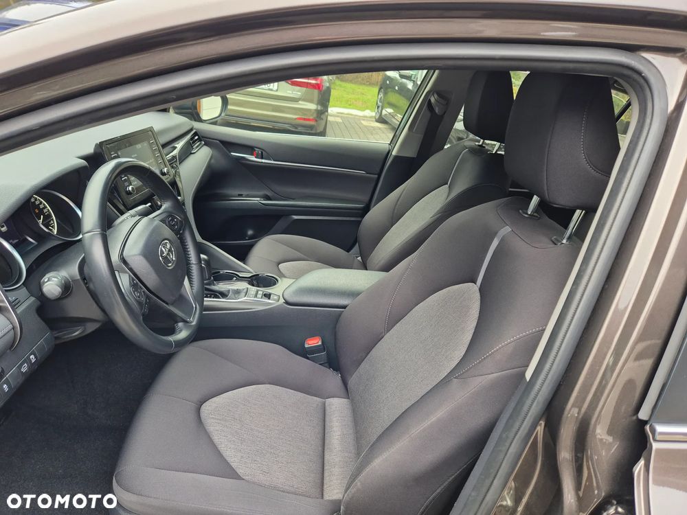 Toyota Camry 2.5 Hybrid Comfort CVT - 27