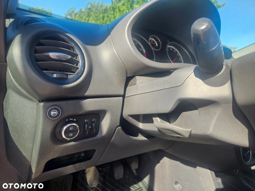 Opel Corsa 2010 photo 3