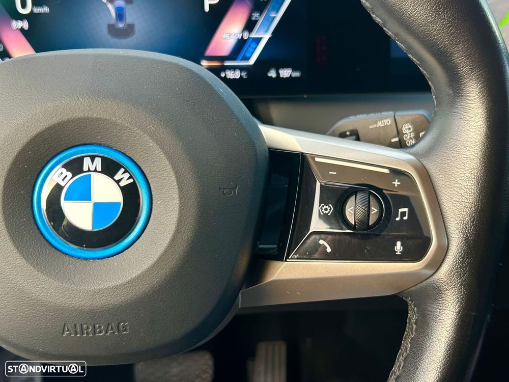 BMW iX xDrive 40 Pack Desportivo - 37
