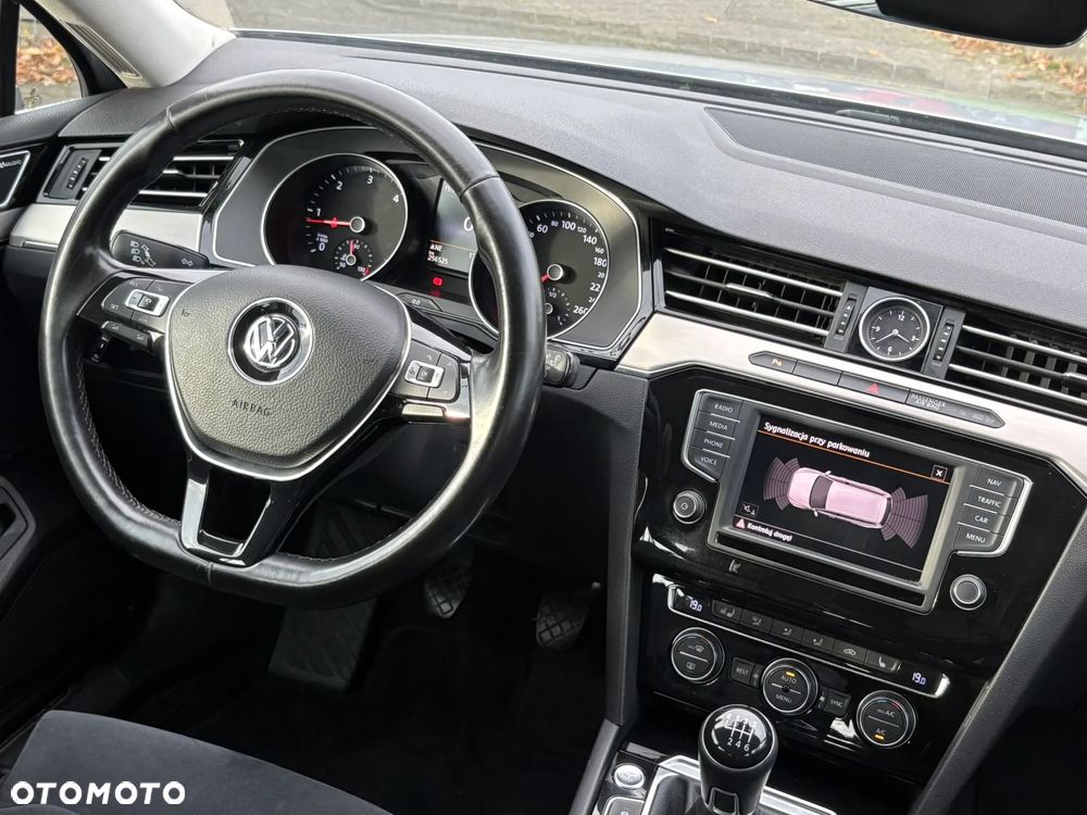 Volkswagen Passat 2.0 TDI SCR Highline - 17