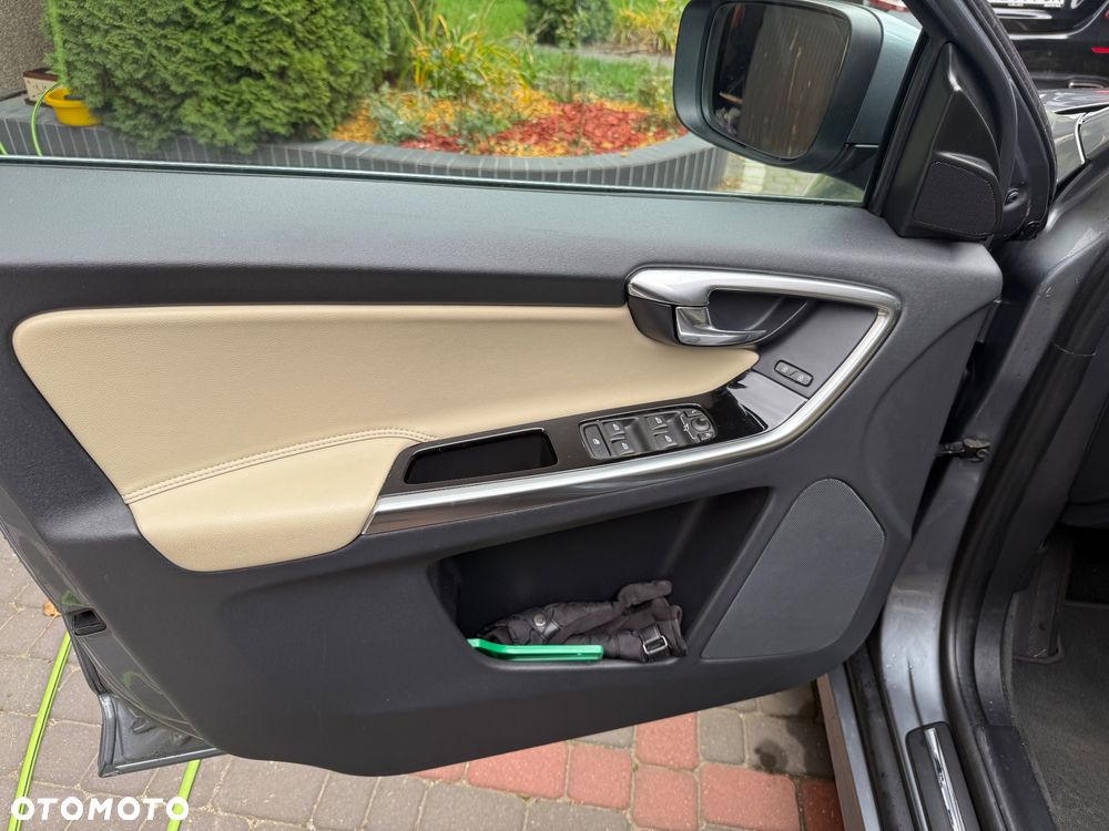 Volvo XC 60 D4 Momentum Pro - 6