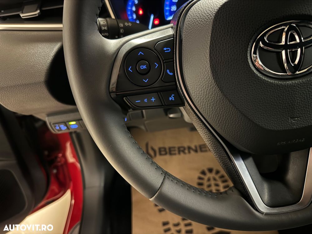 Toyota Corolla 1.8 Hybrid Team Deutschland - 9