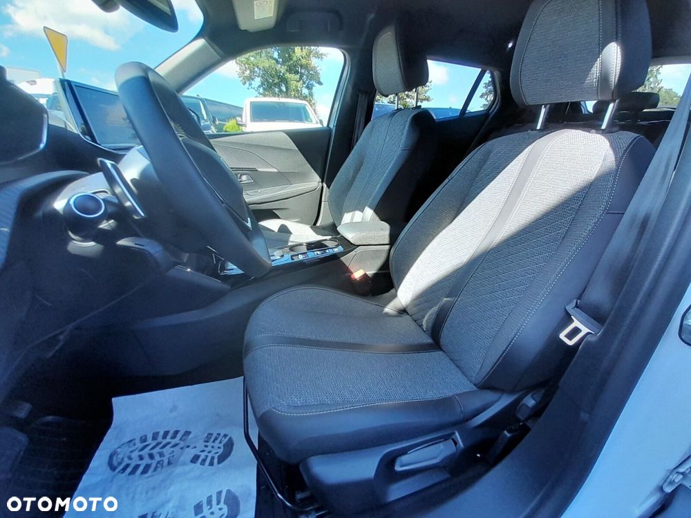 Peugeot 2008 1.2 PureTech Allure S&S EAT8 - 17