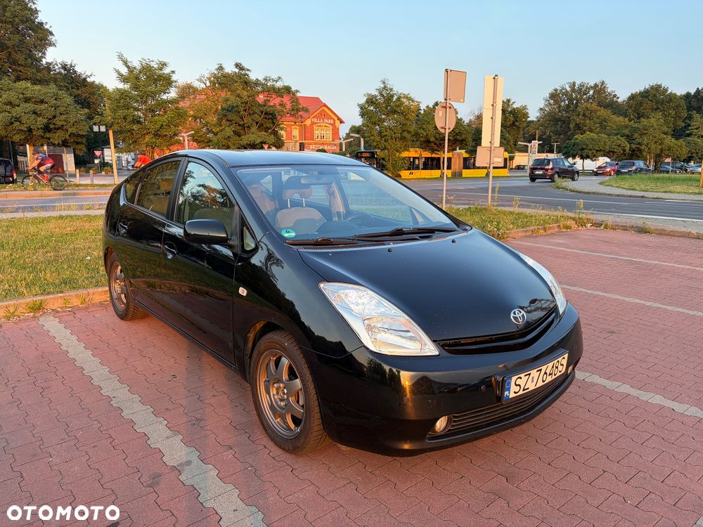 Toyota Prius 1.5 VVT-i Prestige - 1