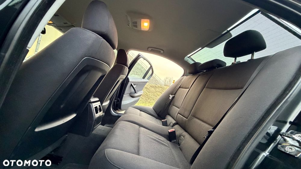 BMW Seria 3 320i - 6