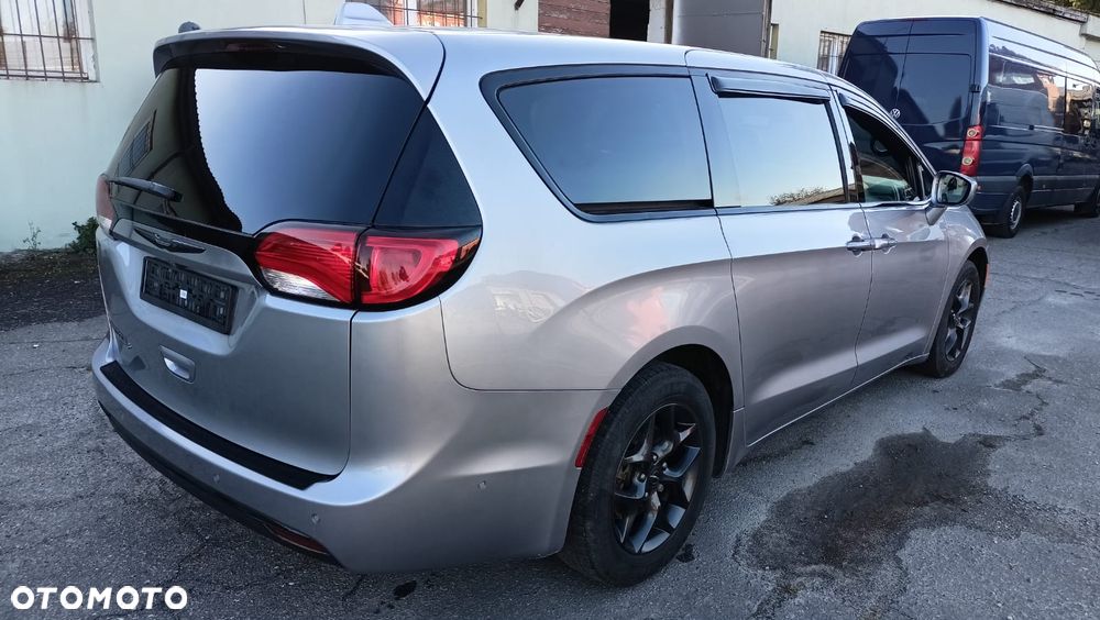 Chrysler Pacifica - 3