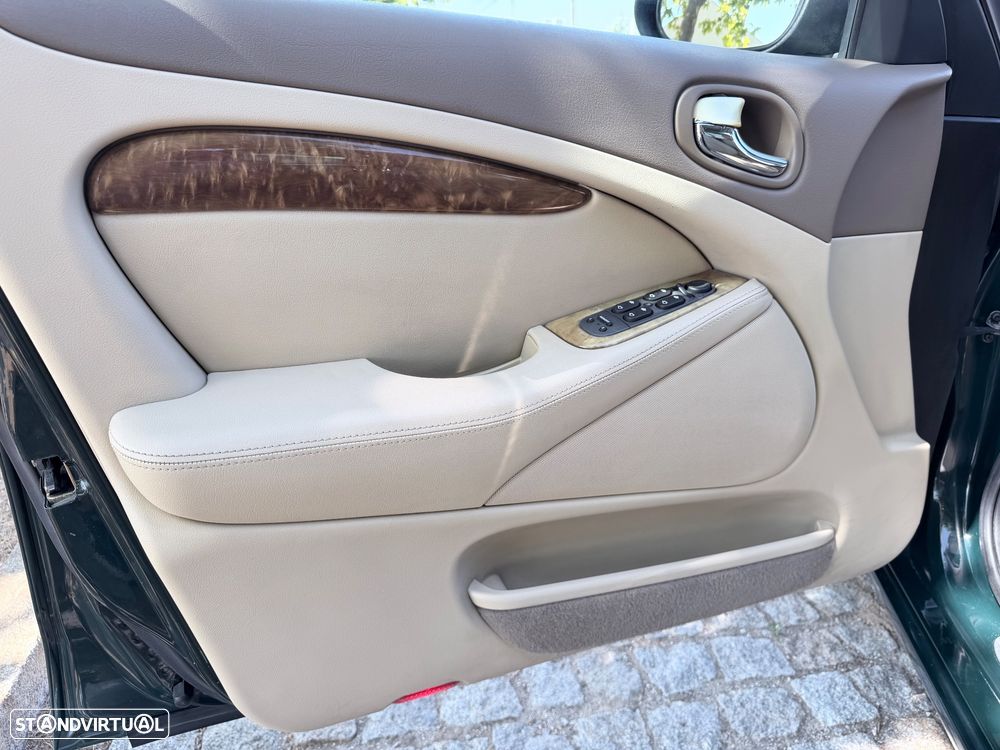 Jaguar S-Type 3.0 V6 Executive Auto. - 18