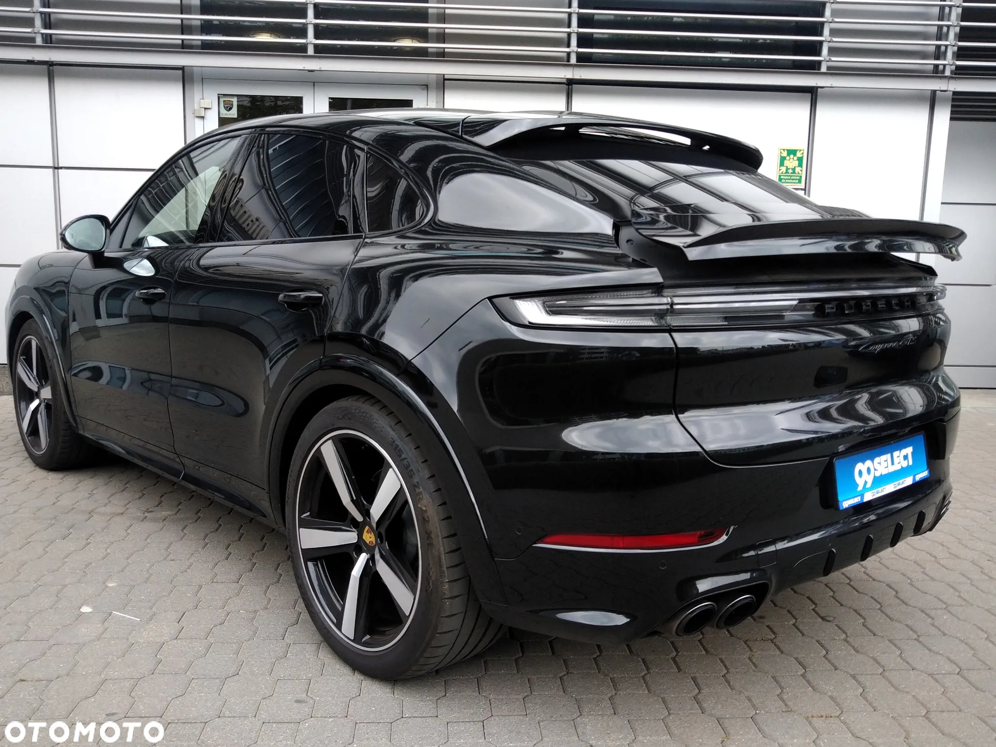 Porsche Cayenne Coupe GTS - 3