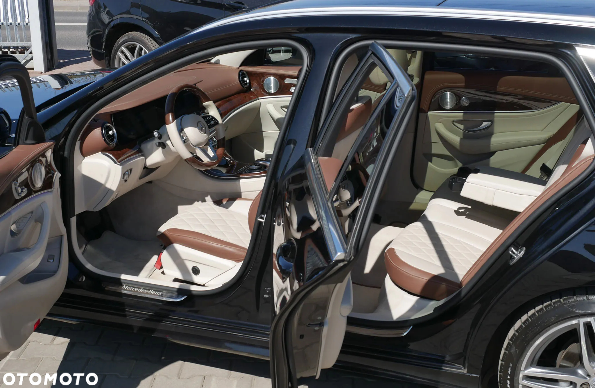 Mercedes-Benz Klasa E 220 d T 9G-TRONIC AMG Line - 21