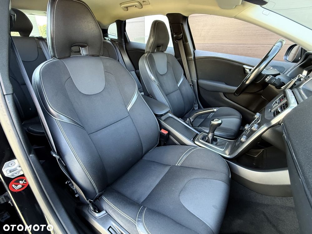 Volvo V40 D2 Momentum - 24