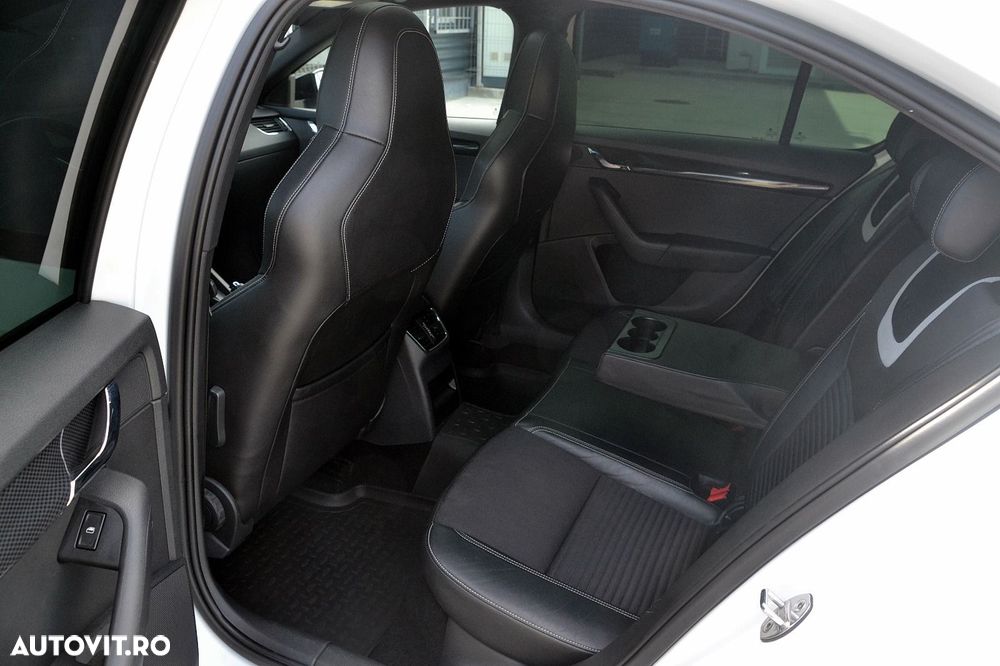 Skoda Octavia 2.0 TDI DSG RS - 16